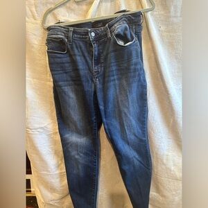 Judy Blue distressed jeans size 13/31